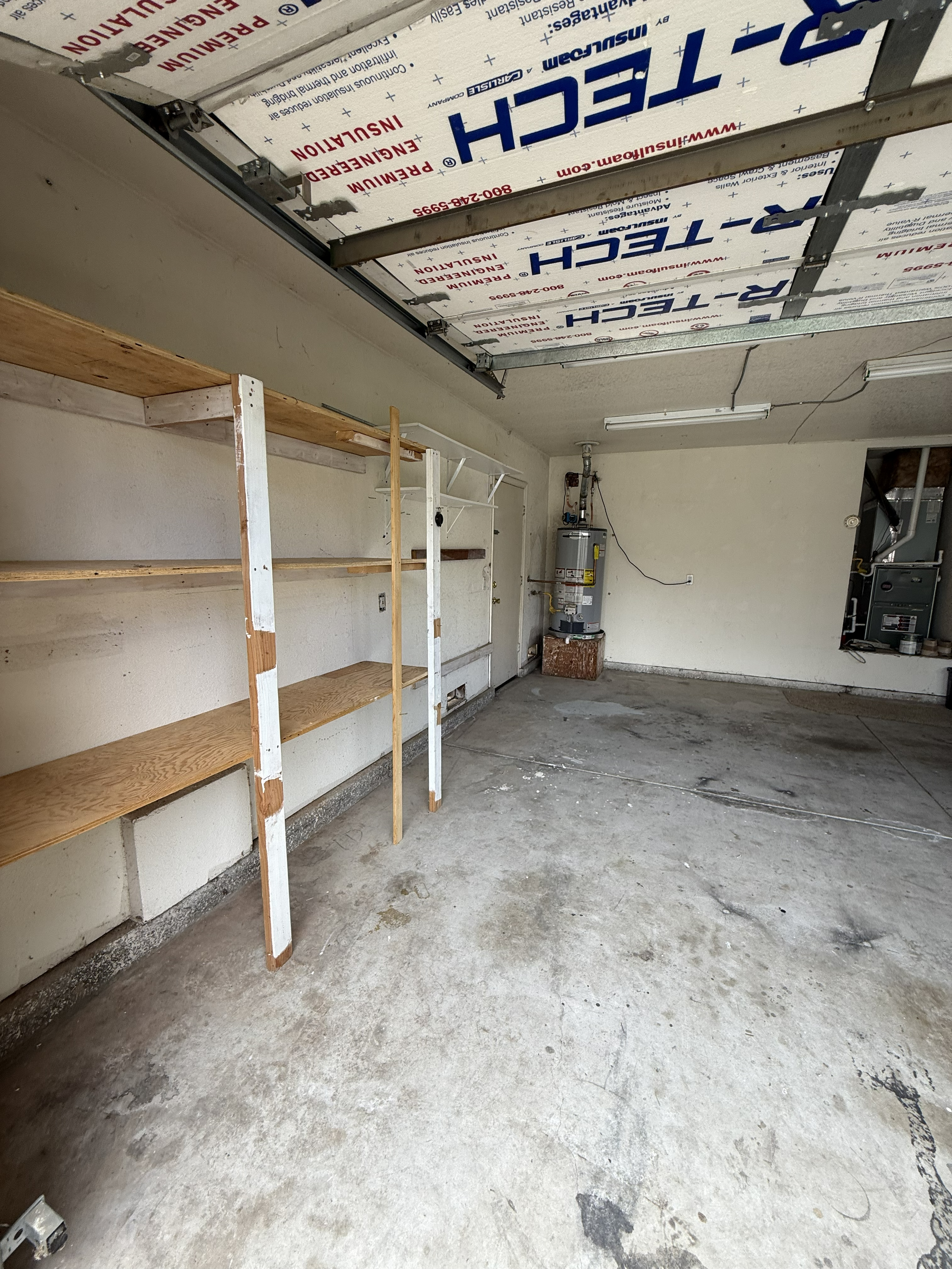 Fully decluttered residential area after family crew cleanup - Job 3